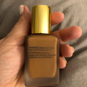 Estee Lauder Makeup - Estée Lauder Double Wear Foundation Estee Lauder Makeup - Estée Lauder Double Wear Foundation